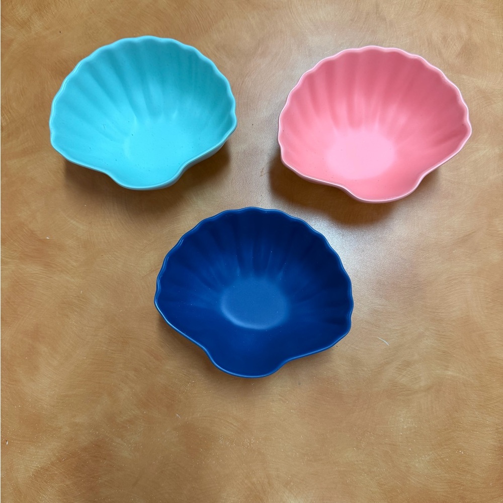 Set of Three Shell-Shaped Bowls in Blue, Pink, and Teal
